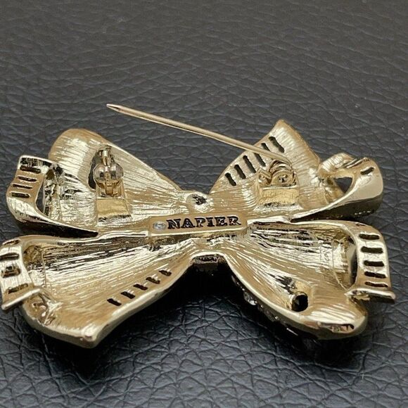 Napier Brooch Holiday Bow Gold Tone Clear Round Rhinestones Red Baguettes 3D - Picture 8 of 8